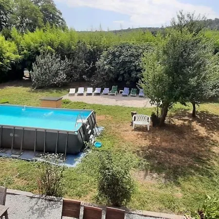 Avec Jaccuzzi Apartman *