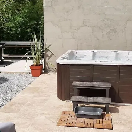 Avec Jaccuzzi Apartman